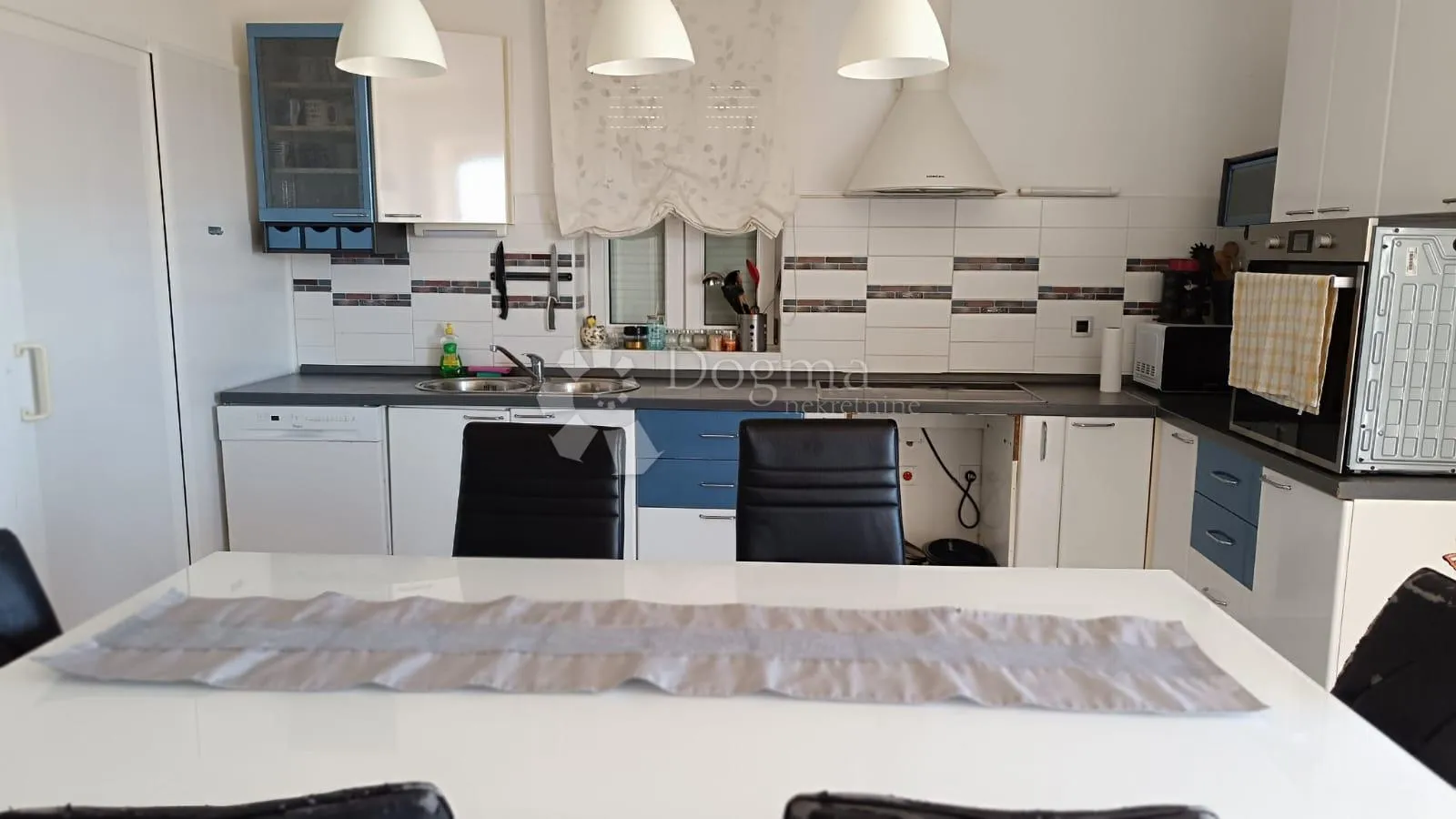novi vinodolski, prekrasan stan 120 m2, bazen, parking, prilika ! - slika 7