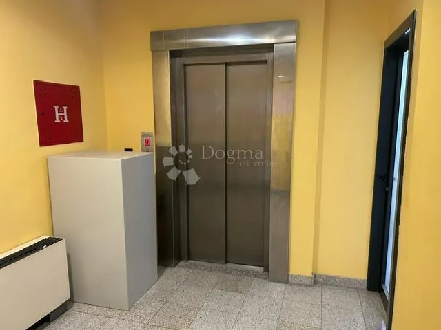 poslovni prostor u užem centru rijeke - slika 11