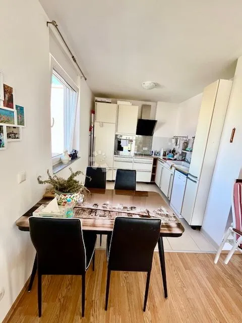 ekskluzivno samo u dogmi!crikvenica,stan 70m2 sa terasom i pogledom na more - slika 5