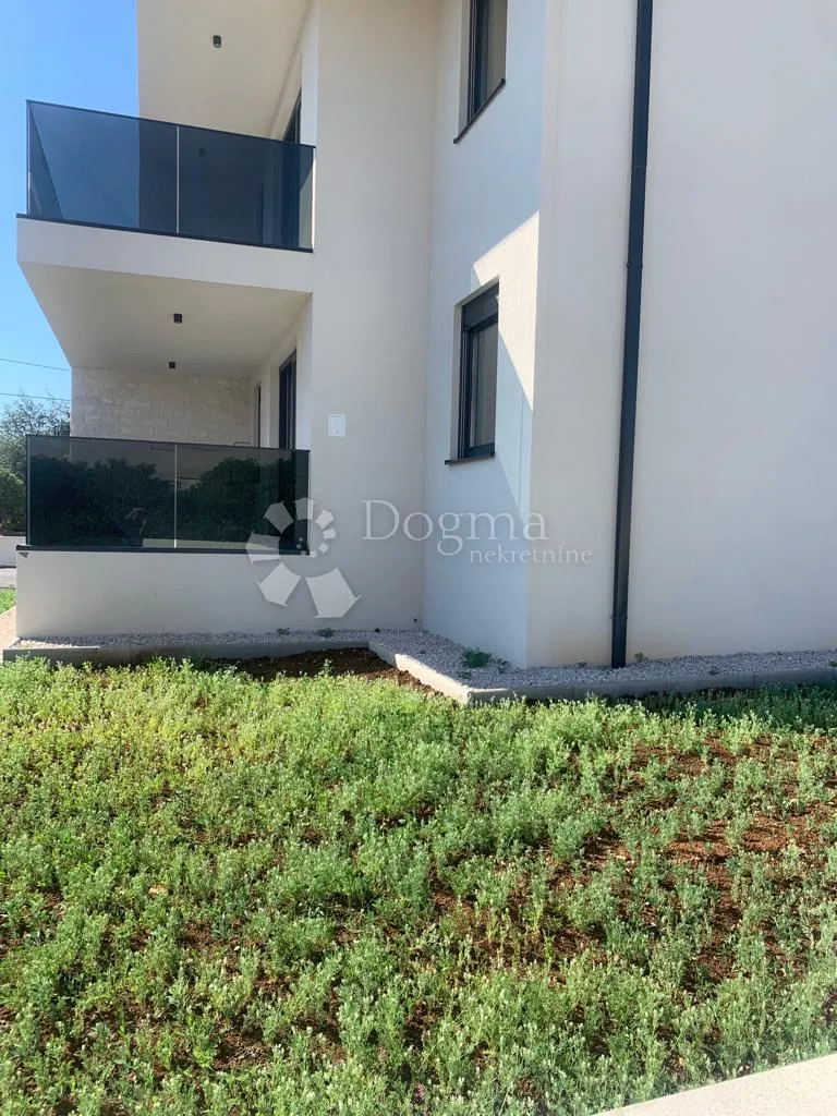 vodice-novogradnja sa garažom, 143m2 - slika 8