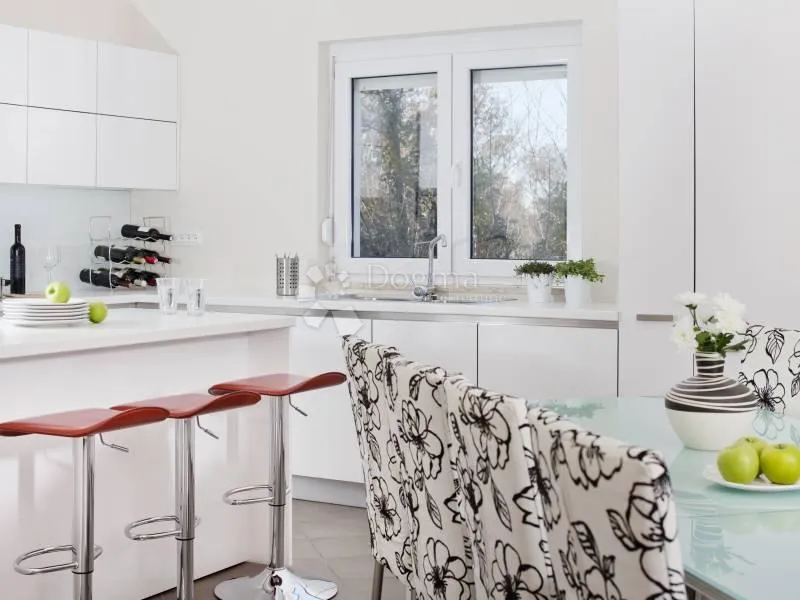 prekrasna villa s bazenom sa prostranom okućnicom od čak 4260m2 - slika 12