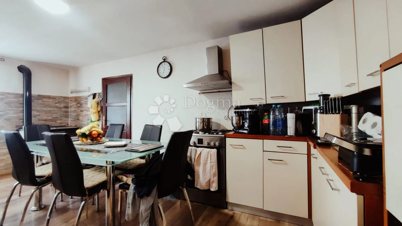 kuća sa građevinskim zemljištem - slika 3