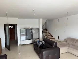 dvoetažna kuća s bazenom i dva parkirna mjesta, kaštel, istra - slika 15