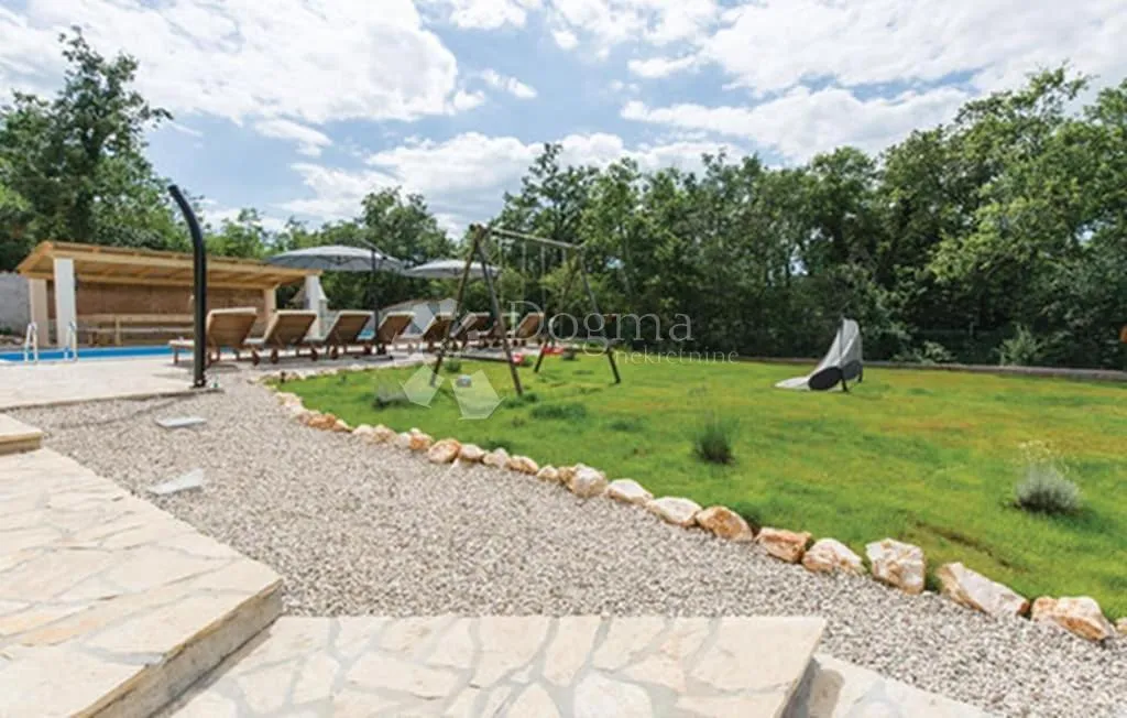 vila s bazenom u okolici labina, na kraju sela - slika 24