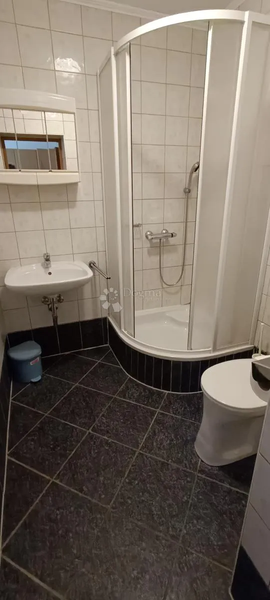 omišalj, kuća sa 9 apartmana - slika 4