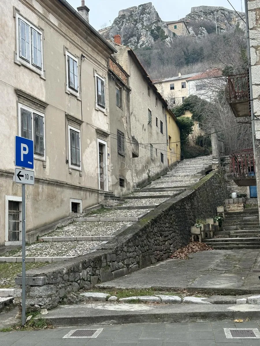knin, kuća s dva prostrana stana i potkrovljem - slika 10