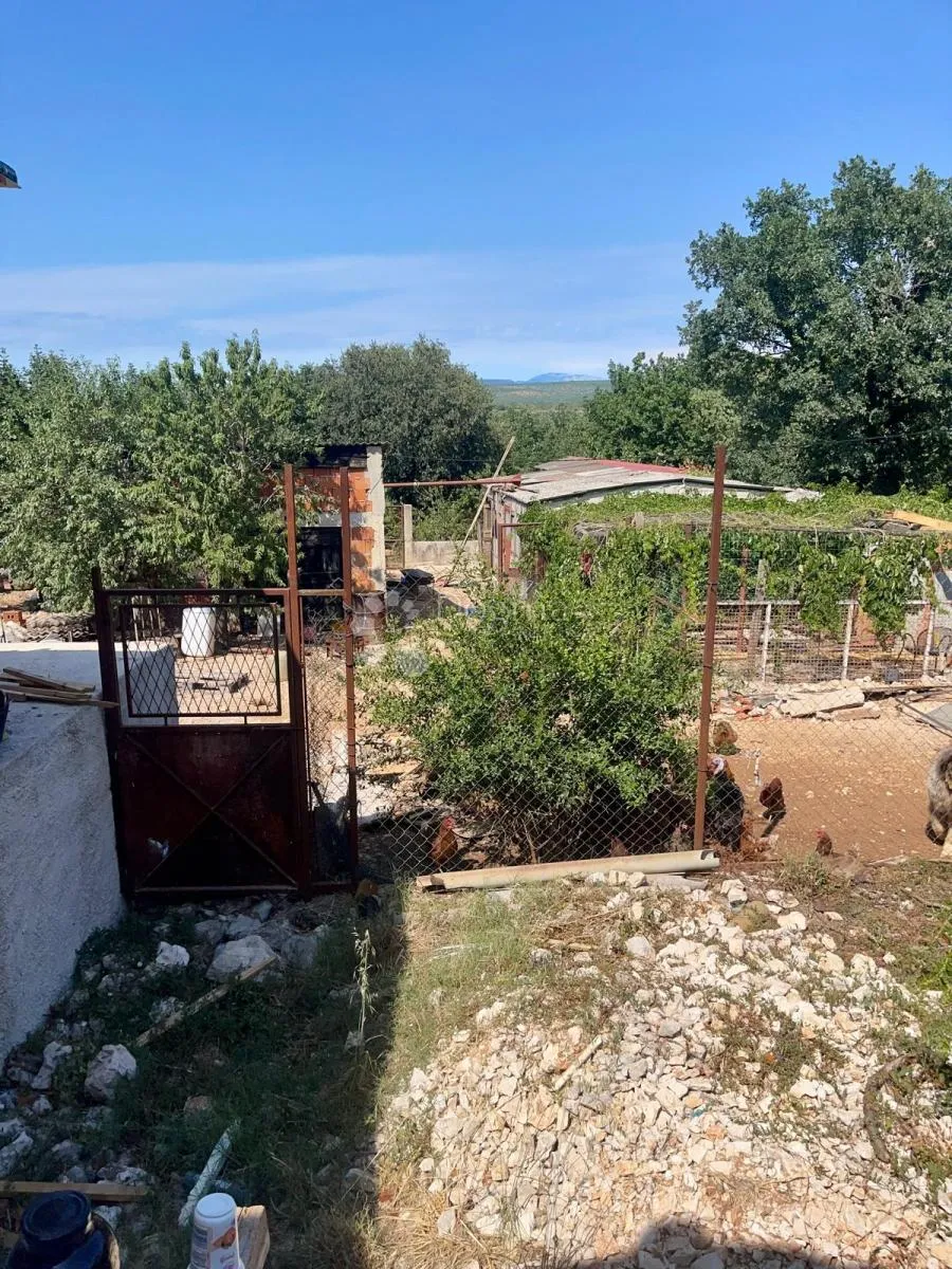 prava seoska priča nadomak šibenika – kuća, imanje i priroda - slika 20