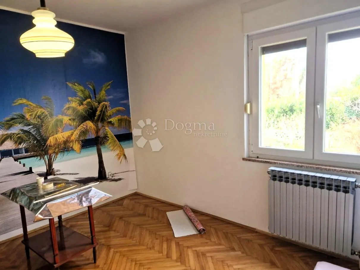 obiteljska kuća sa 2 stana i bazenom, okolica labina - slika 10