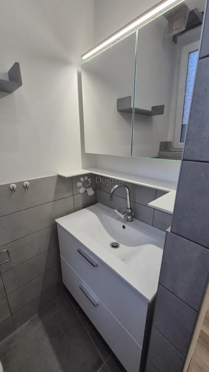 dvosobni stan u centru pule površine 72,83 m2 - slika 13