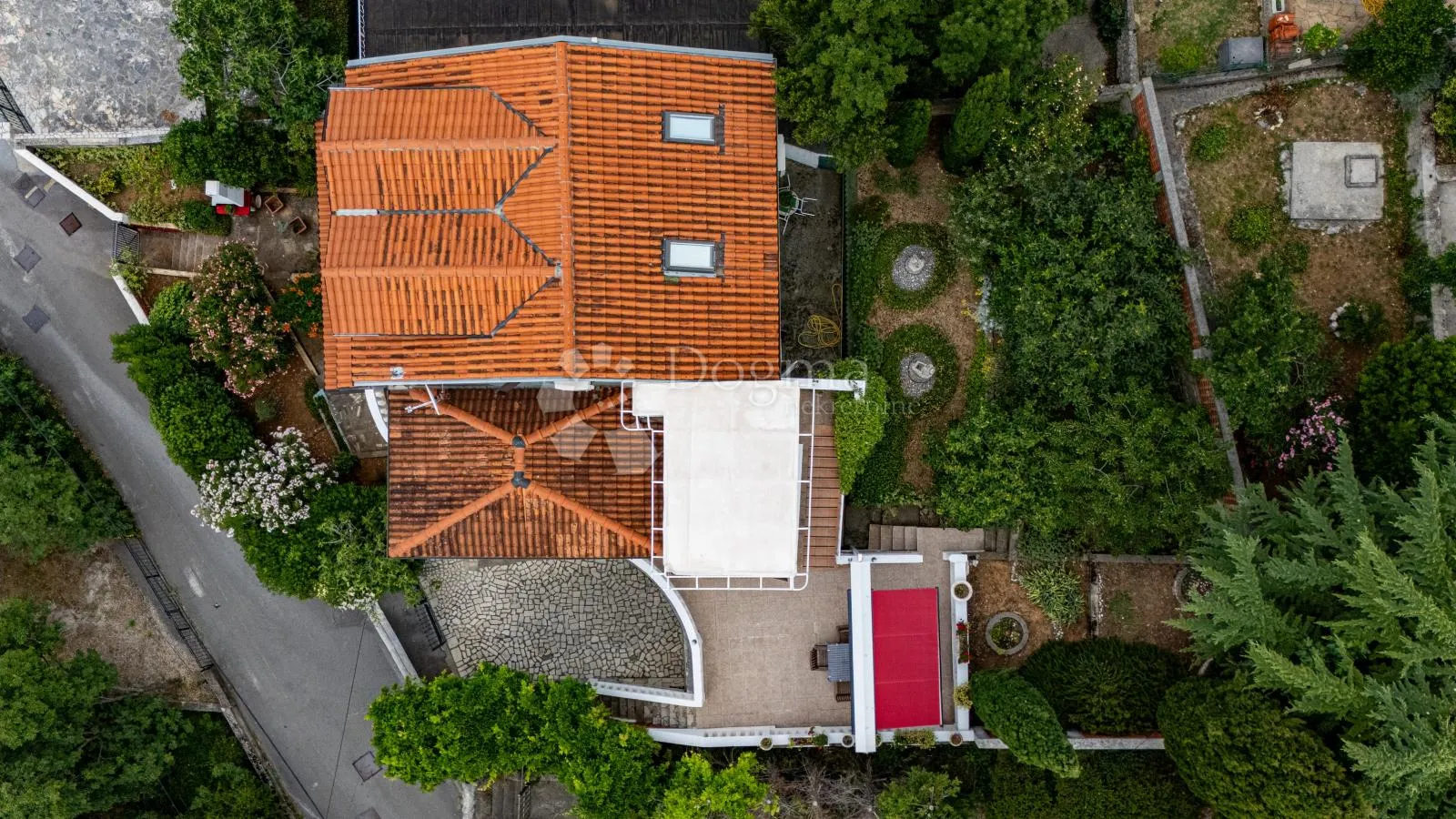 kuća sa tri velika stana blizu mora - slika 48