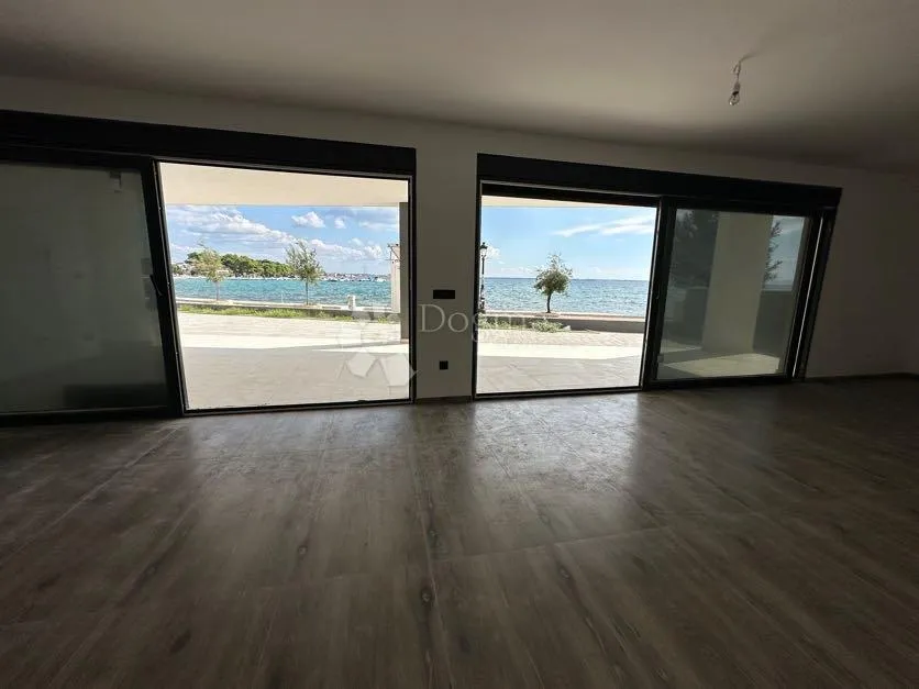 luksuzni apartman na moru - slika 8