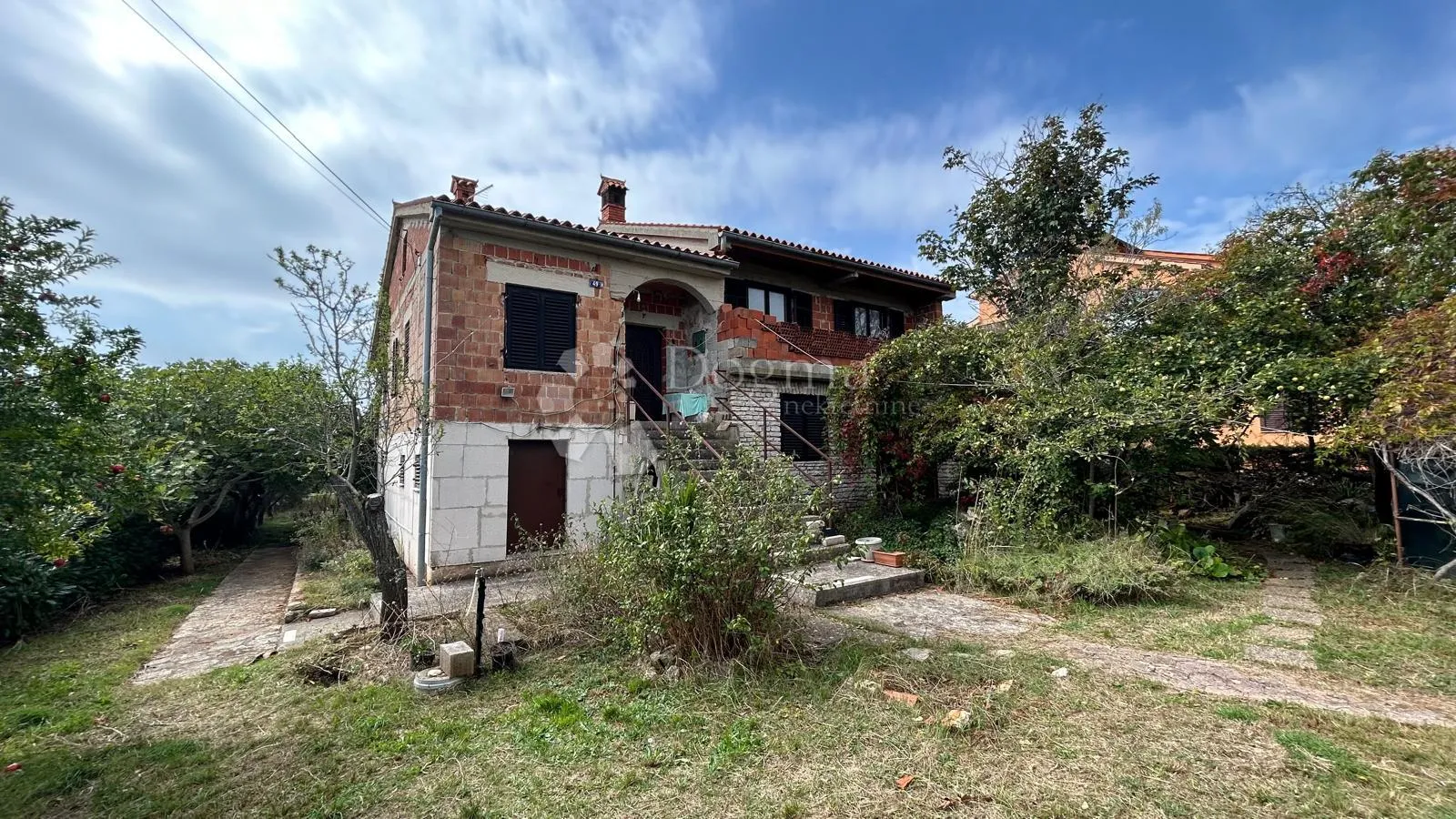 samostojeća kuća u roh-bau fazi s useljivim stanom - krnica - slika 10