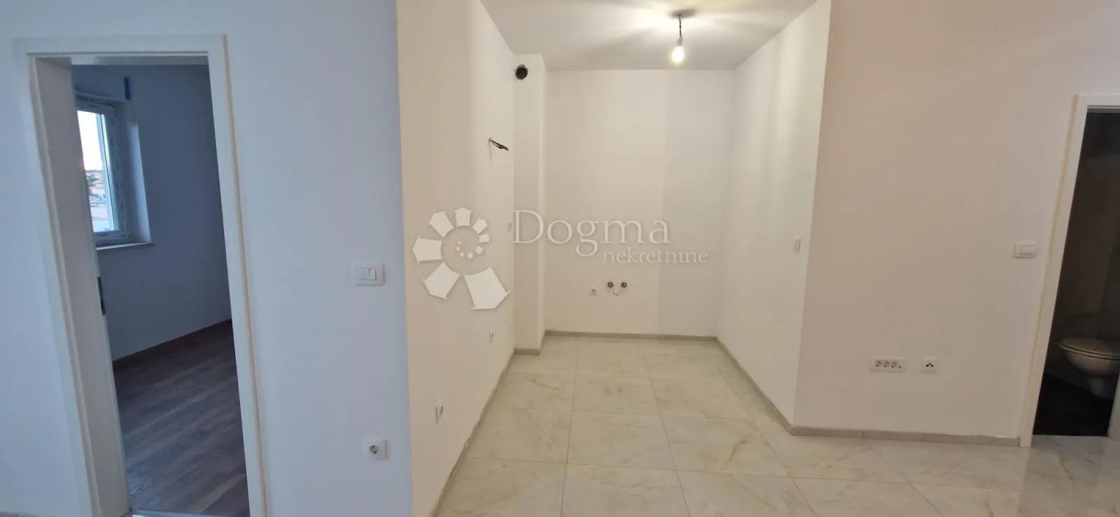 prilika: stan 40 m² s balkonom i parkingom - slika 8