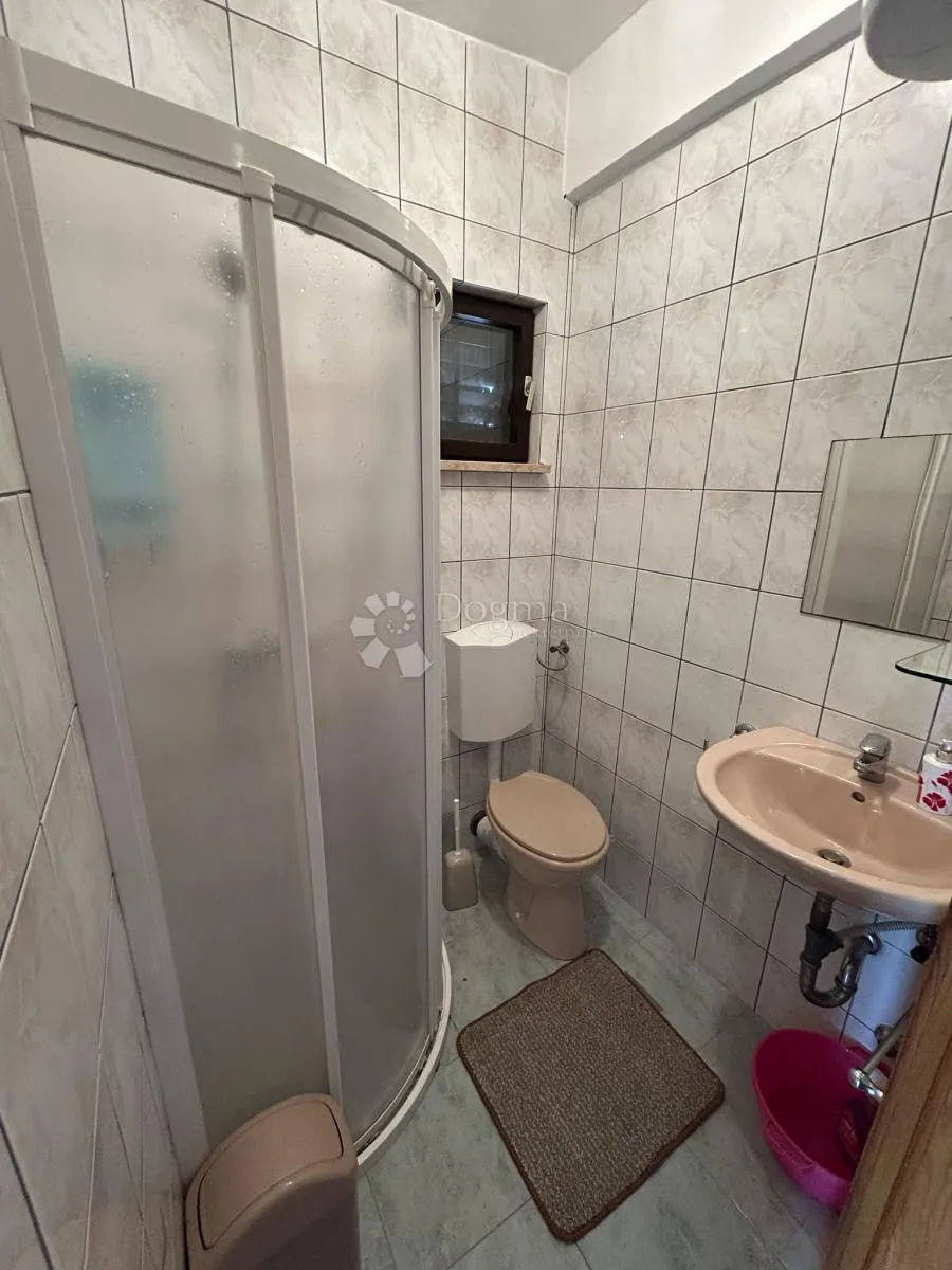prekrasna kuća s više apartmana, 150 m od mora - slika 16