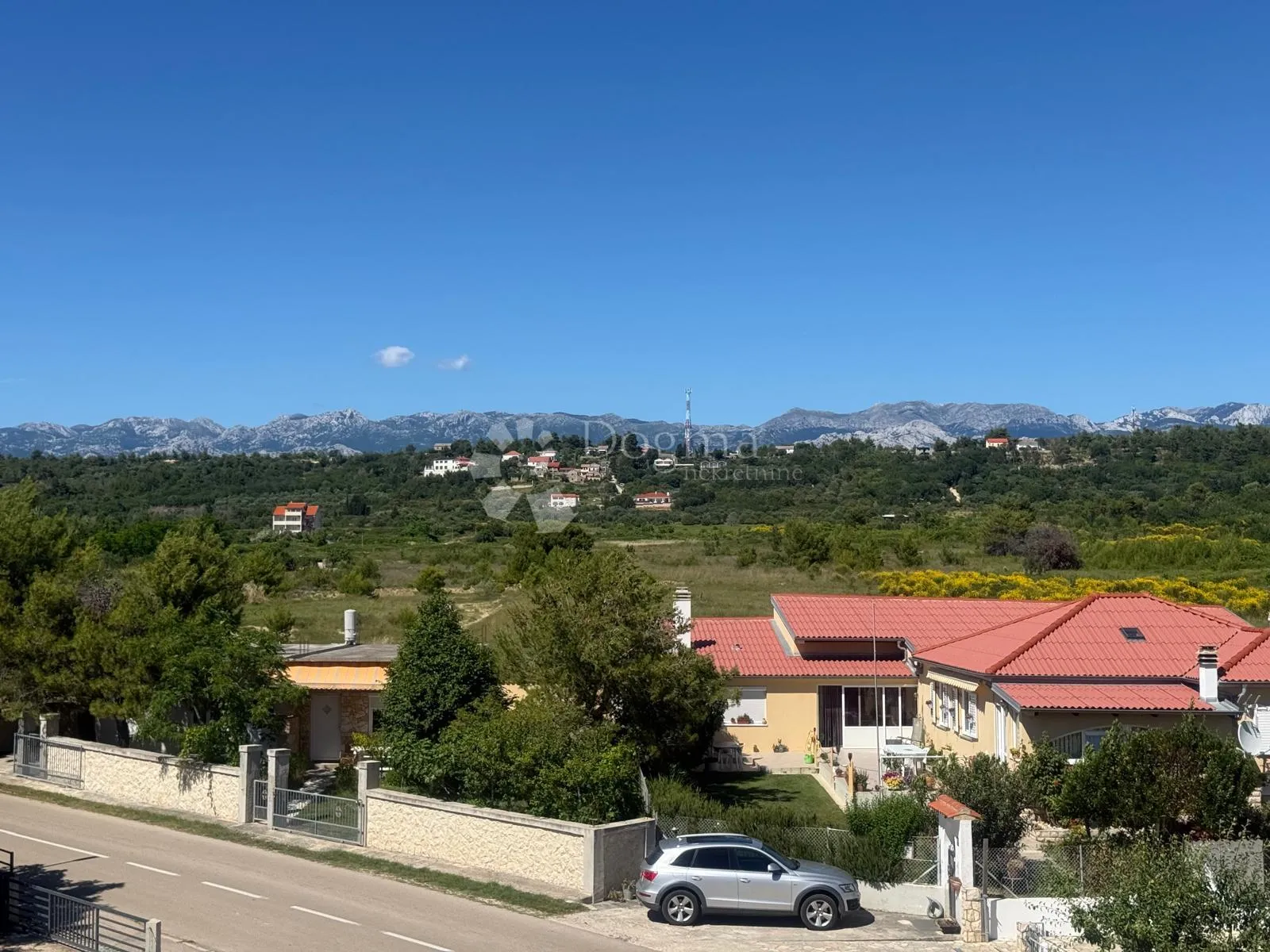 apartman na zadnjoj etaži s krovnom terasom i pogledom na more - slika 12