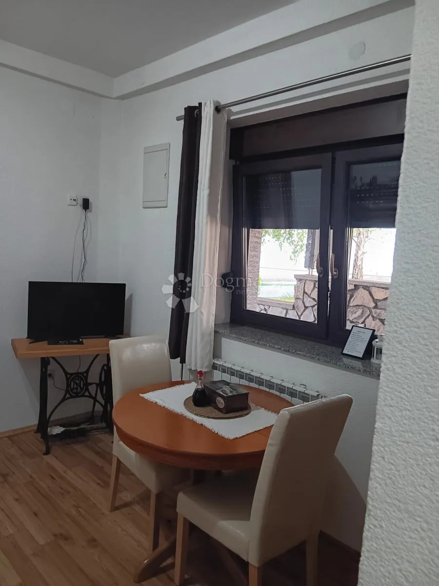 kuća u korenici, za investiciju i život - slika 5