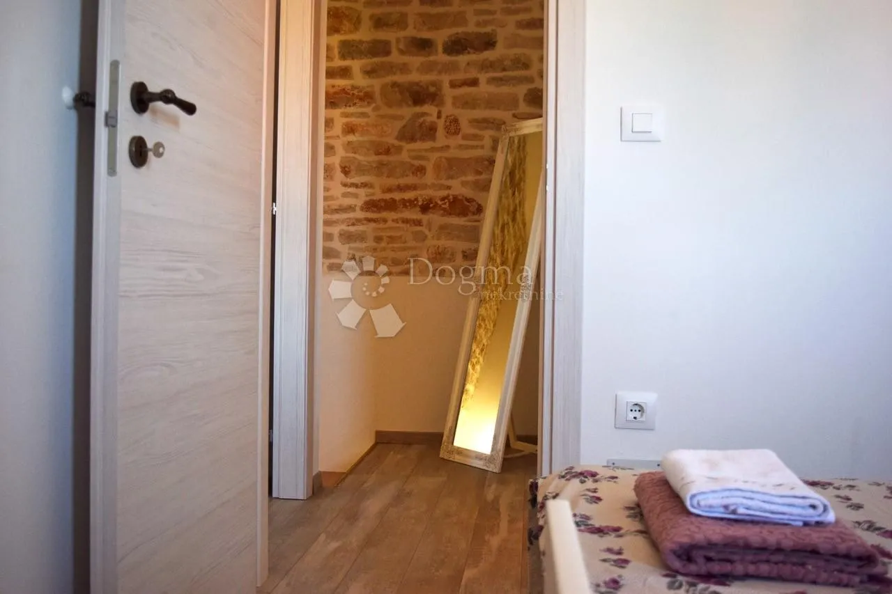 prilika! kamena kuća 5 minuta od mora! - slika 17