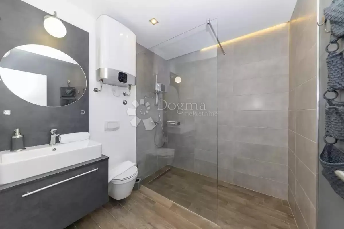 moderna villa sa bazenom- žerava - slika 24
