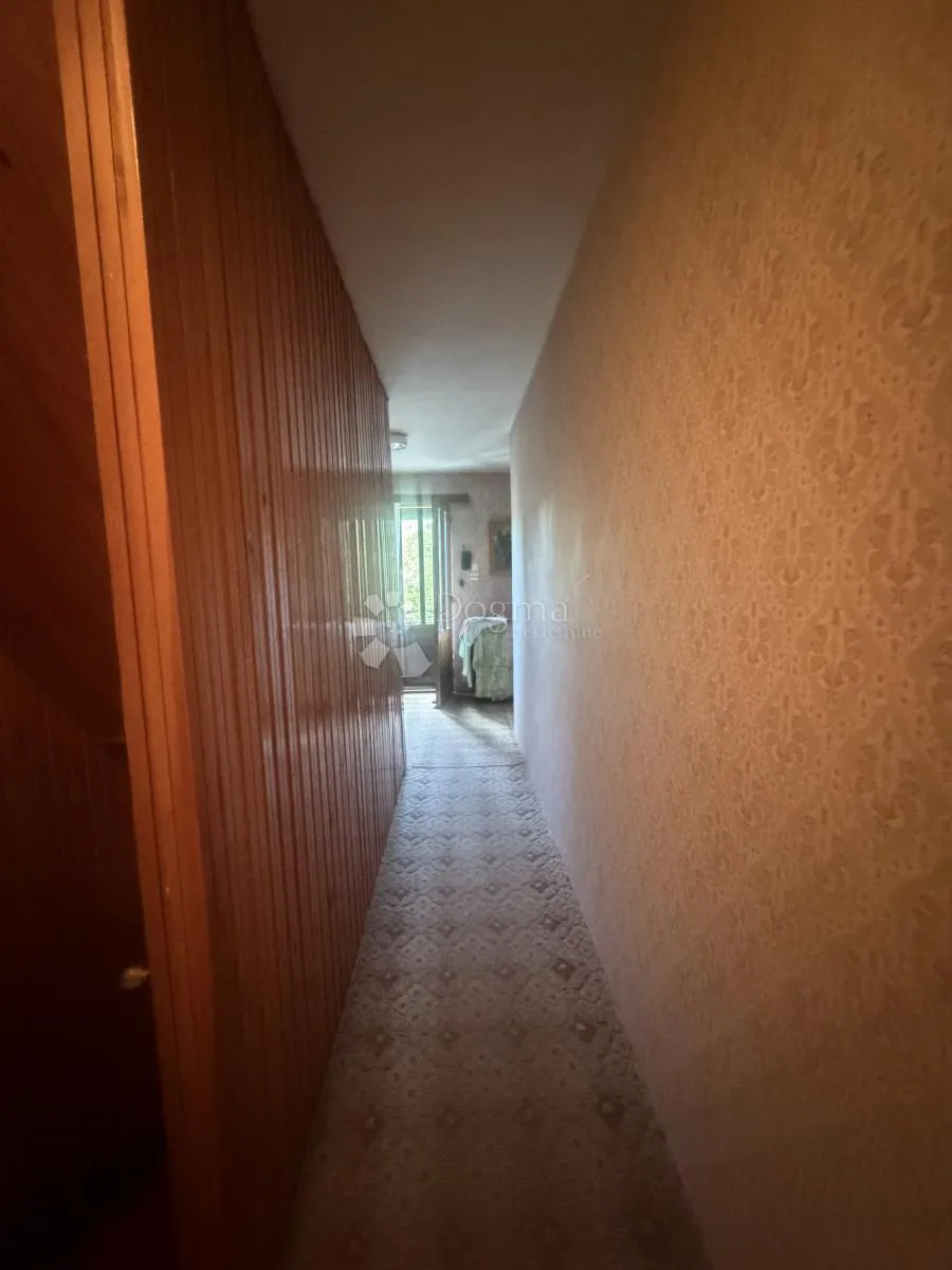useljiva dvojna kuća je lijepim dvorištem - slika 4
