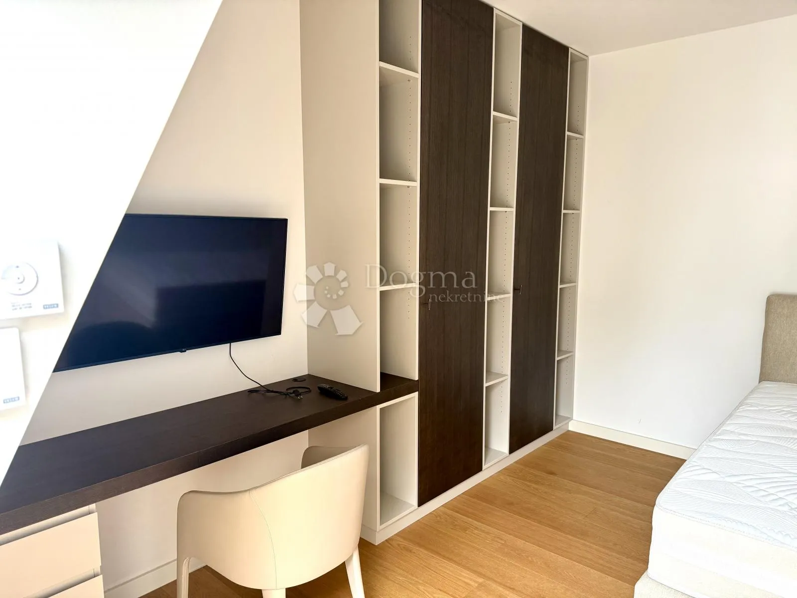 zagreb, centar, luksuzan stan 97 m2 s privatnim liftom - slika 14
