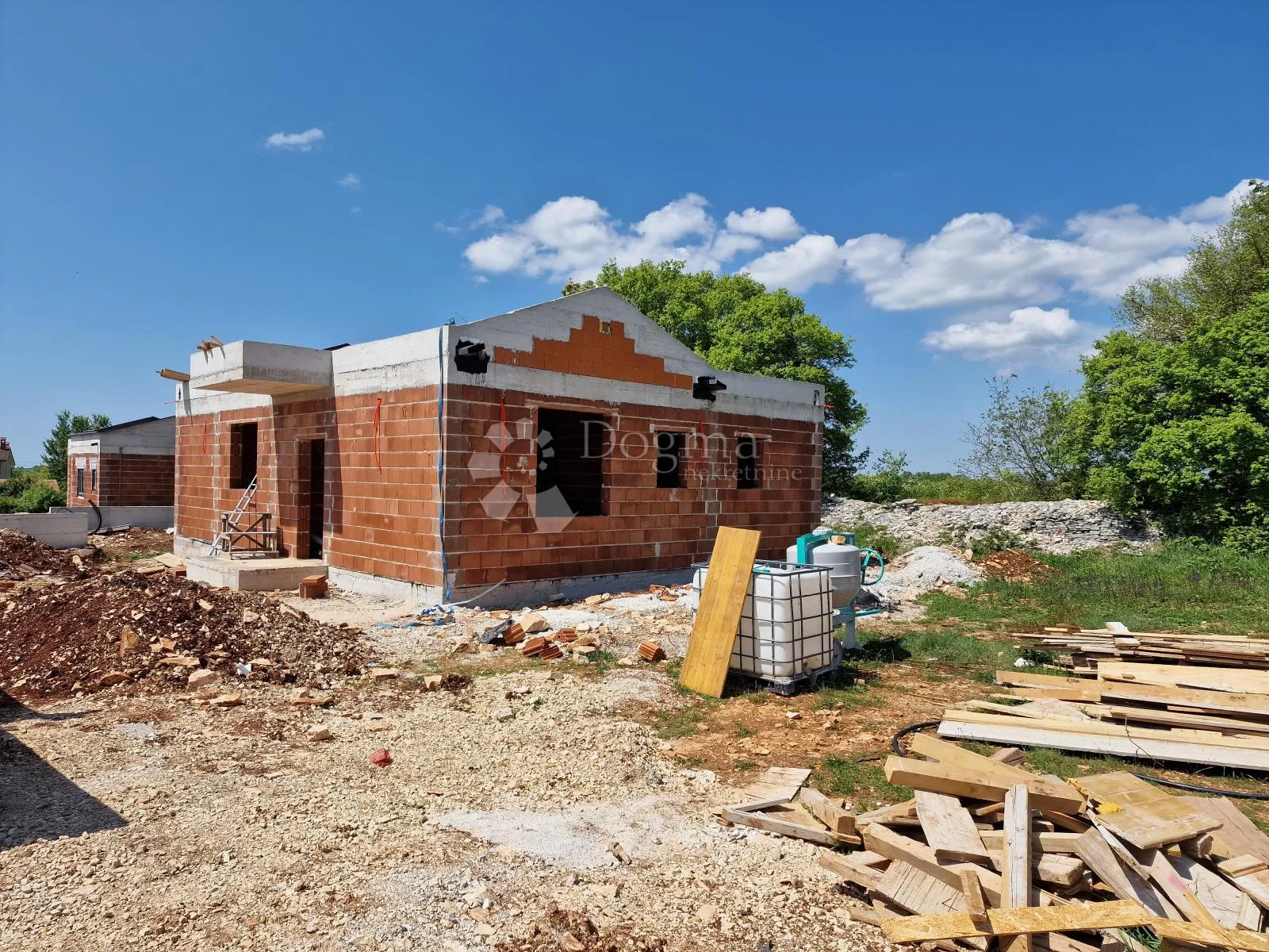 novogradnja – kuća s bazenom! - slika 3