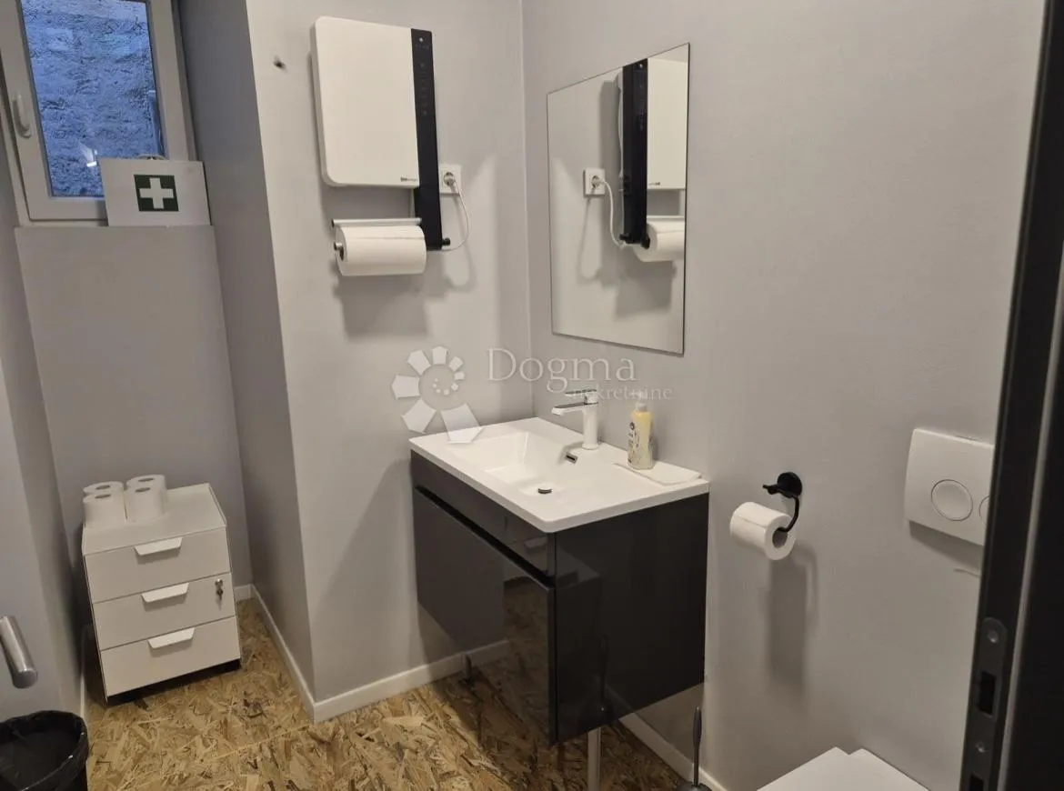 uredski prostor pri samom centru rijeke - slika 7