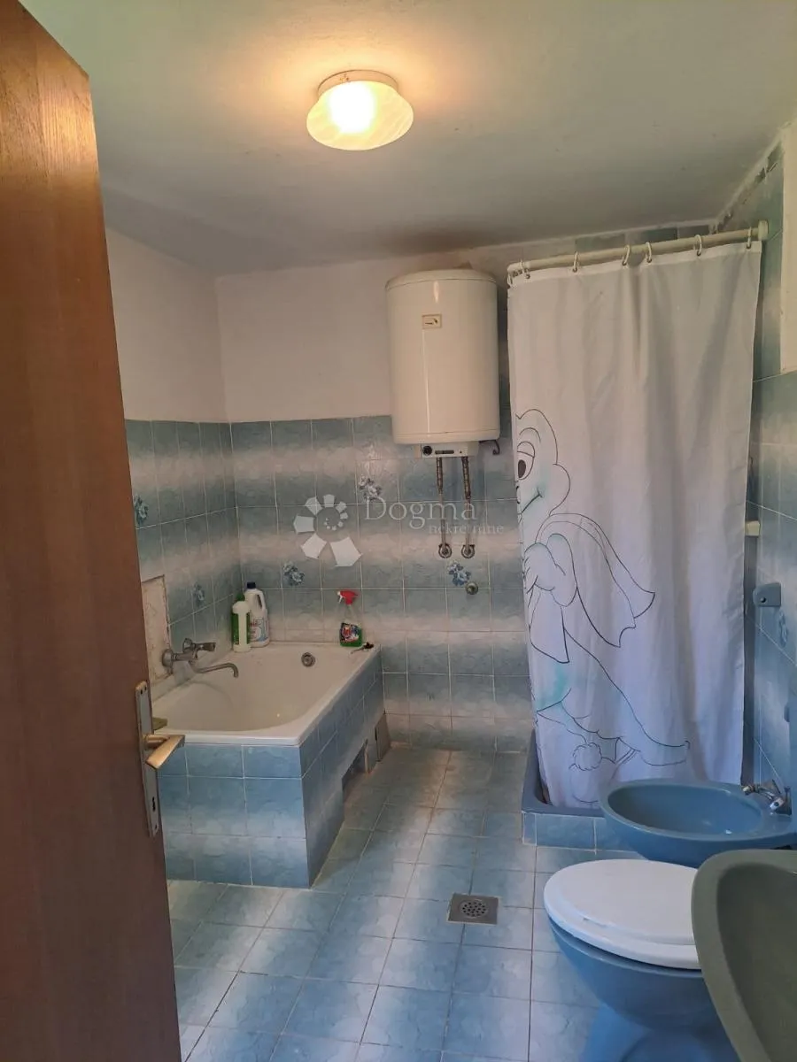 općina kršan - kuća sa velikom građevinskopm okućnicom - slika 26