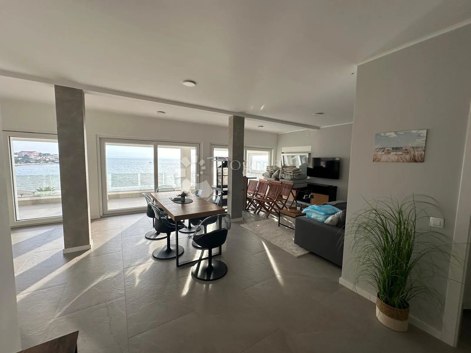 vir prodaje se apartman na atraktivnoj plaži 10 m od mora - slika 10