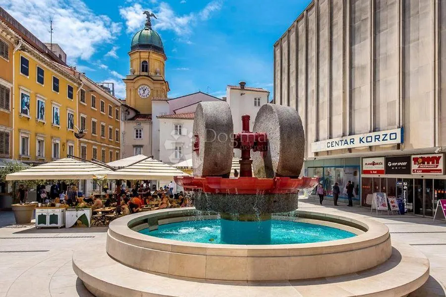 PRILIKA KORZO!!! Poslovni prostor 1450m2 centar Rijeke - Rijeka