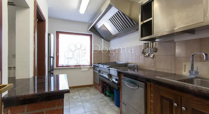predivna apartmanska kuća! - slika 17