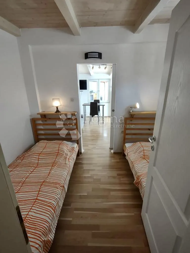 pula, kuća sa dvije stambene jedinice na mirnoj lokaciji - slika 10