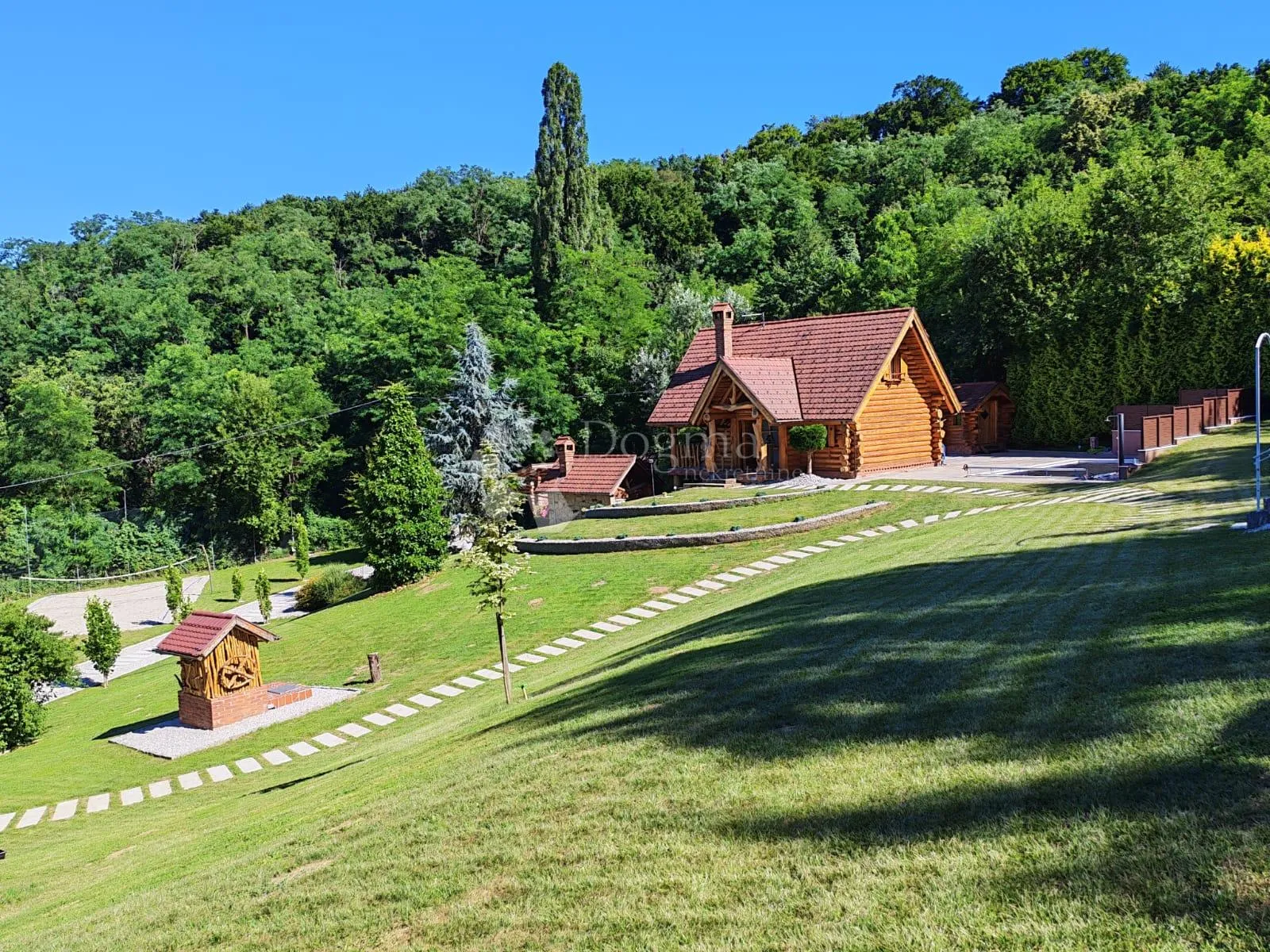 SPEKTAKULARNO IMANJE U PRIRODI – Luksuzna drvena kuća s bazenom, wellnessom i 24.752 m² zemljišta | Idealno za turizam i vjenčanja - Selnica