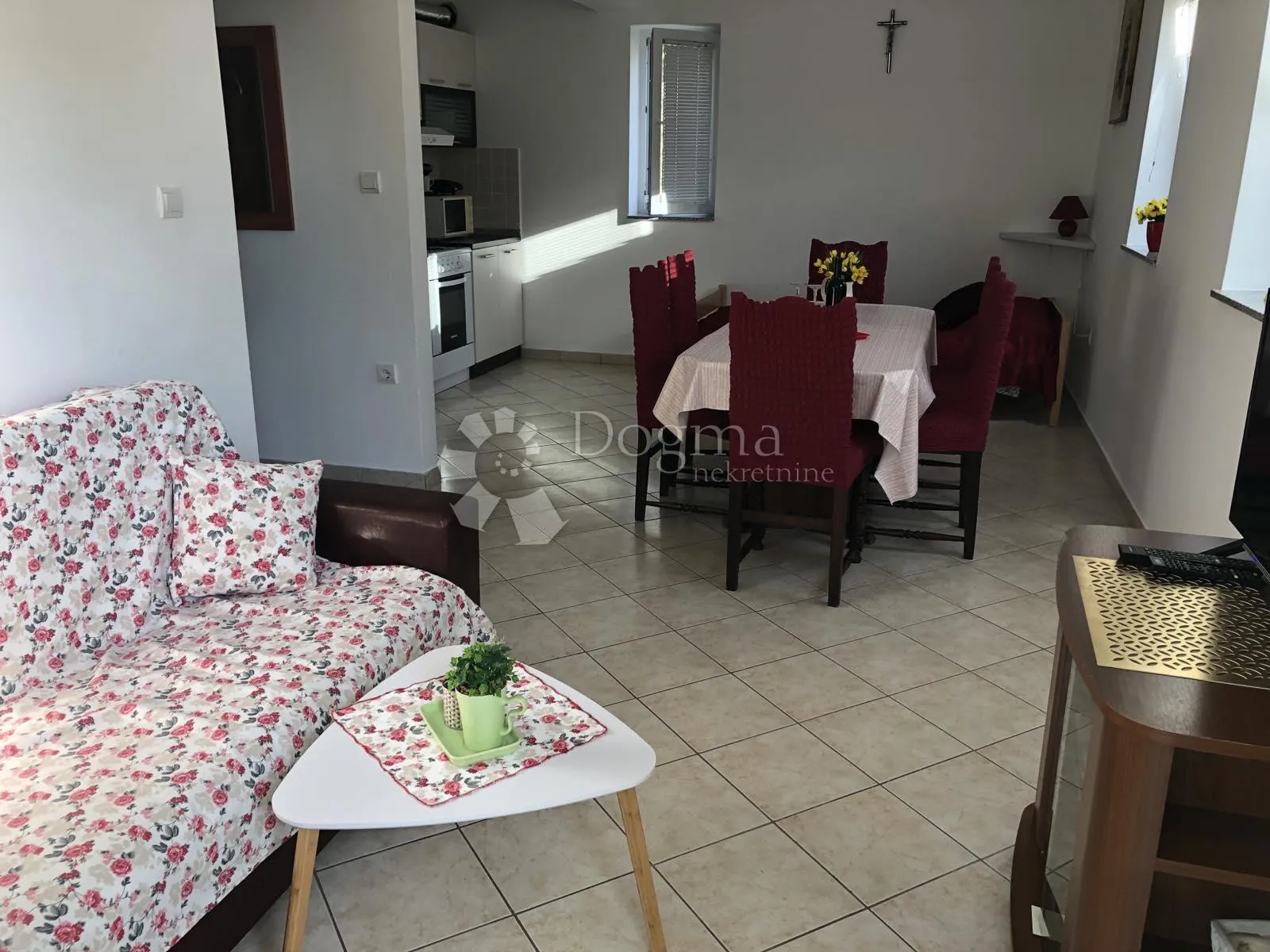 soline apartman u prizemlju - slika 4