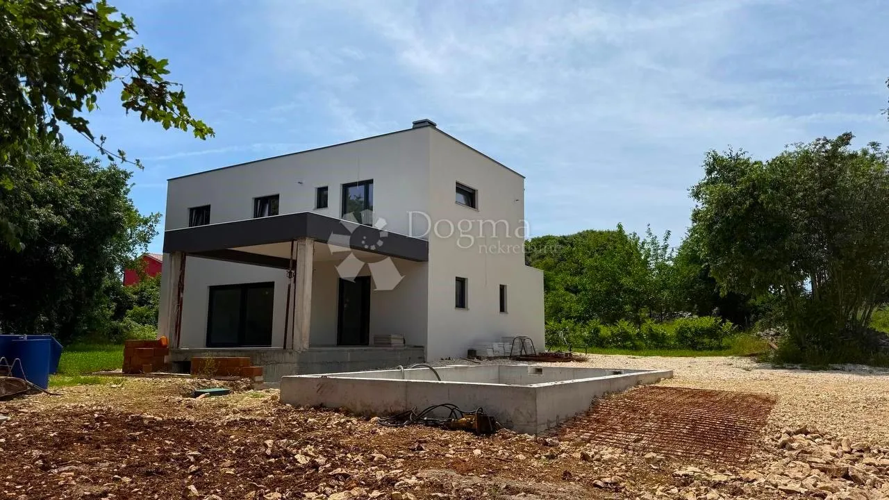 katnica s bazenom svega 3 km od centra grada - slika 1