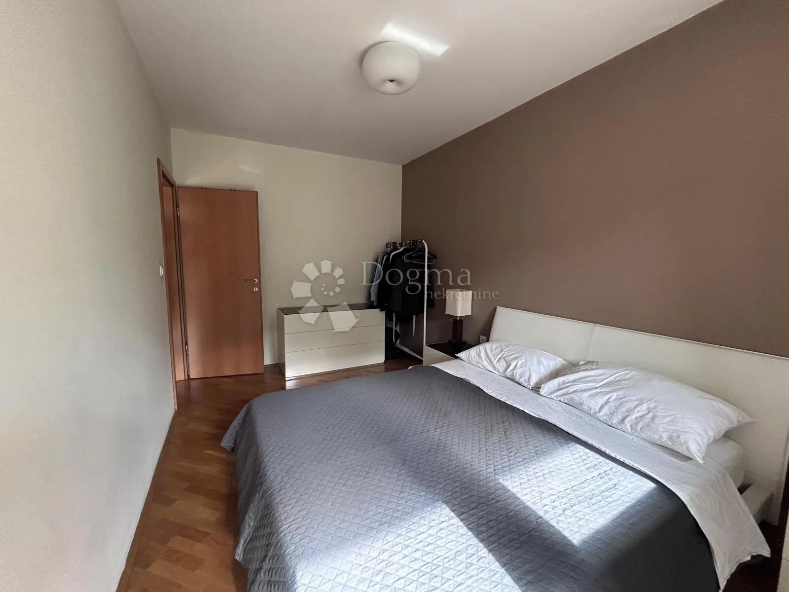 zagreb, trešnjevka, prekrasan dvosoban stan 52 m2 + parking - slika 3