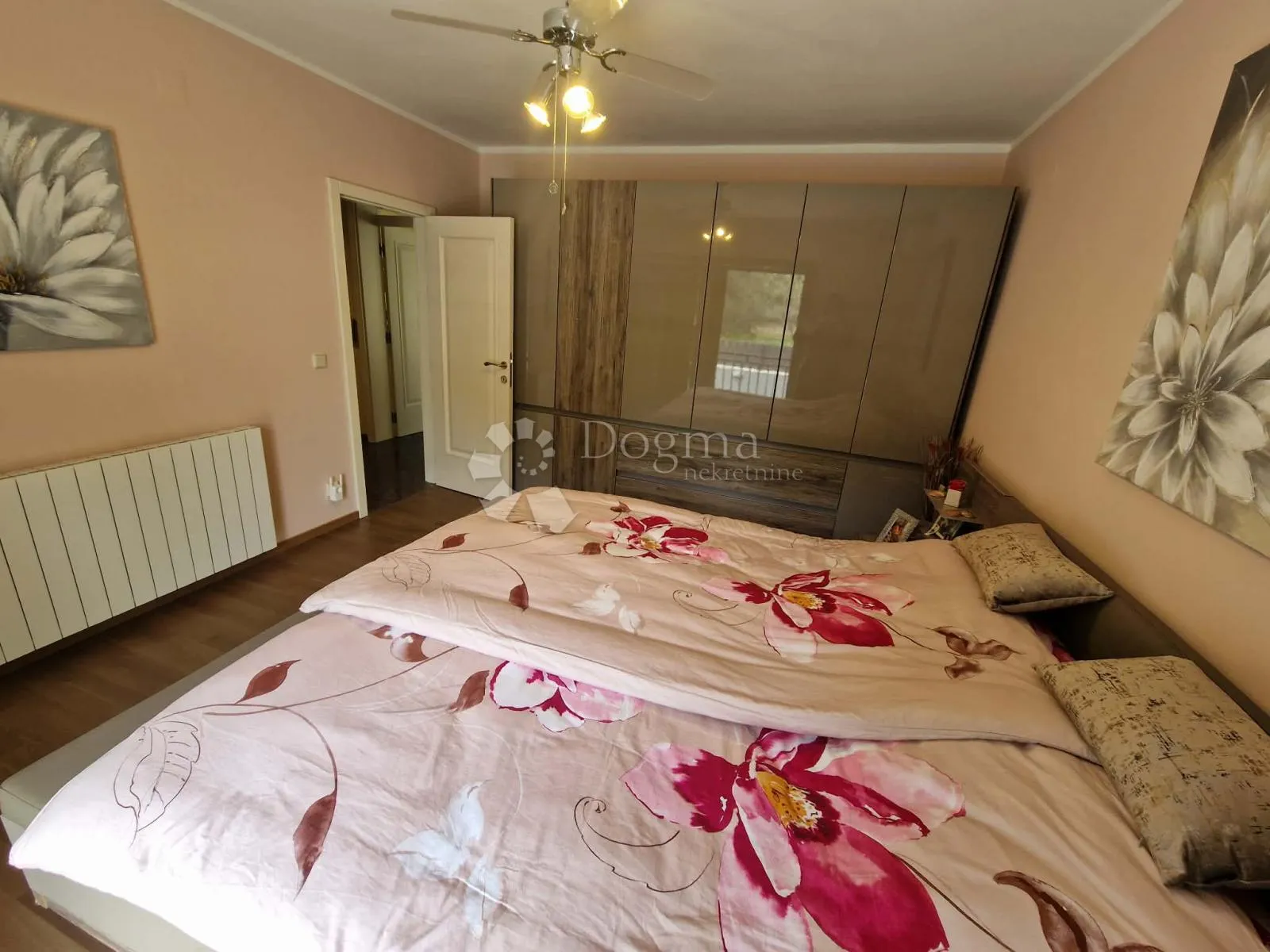 kuća s 4 apartmana - drugi red od mora - slika 18