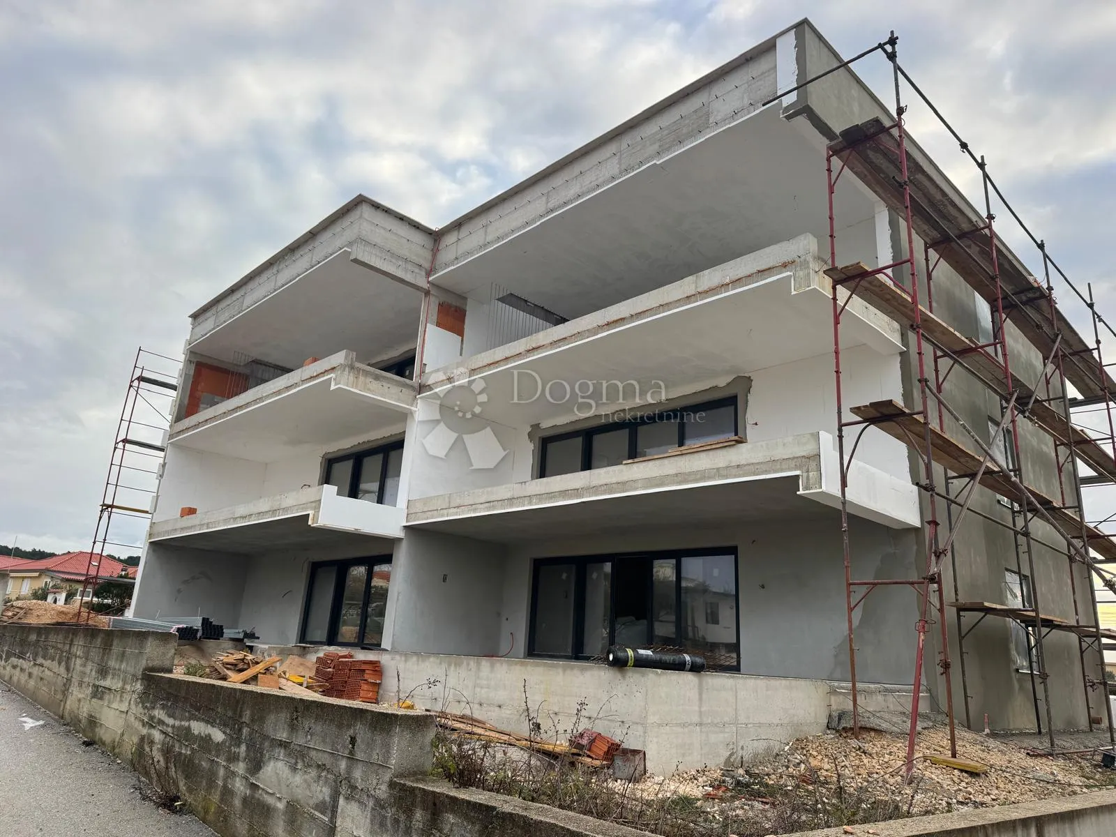 apartman na zadnjoj etaži s krovnom terasom i pogledom na more - slika 7