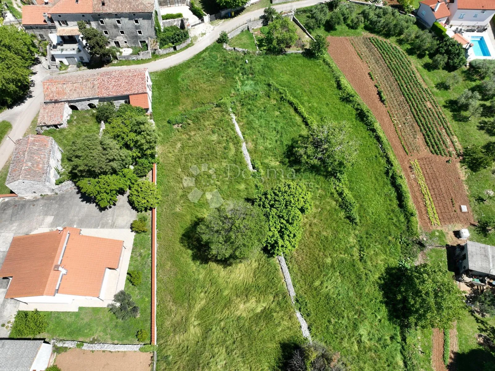 impozantna kamena kuća za adaptaciju - slika 31
