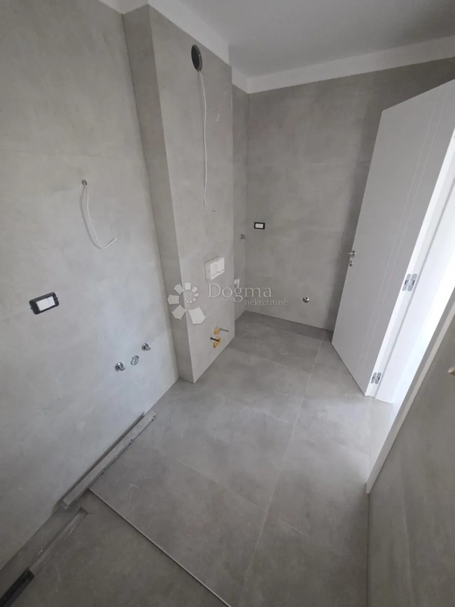 vodice - predivni stan u novogradnji , top cijena - slika 13