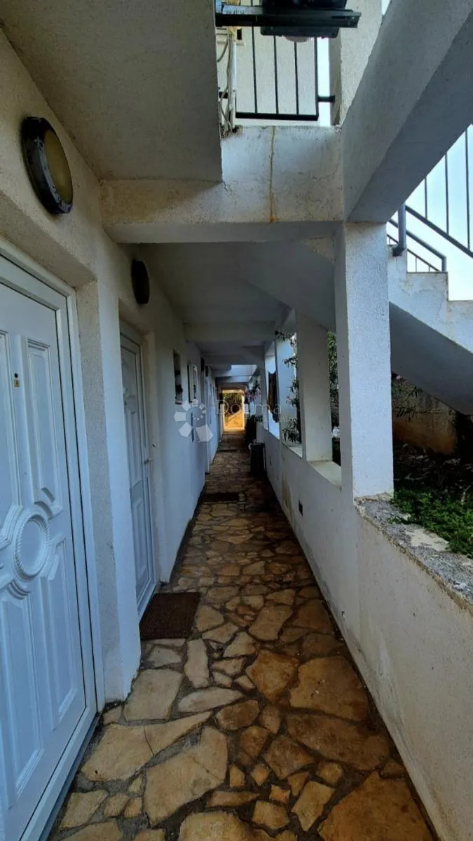 studio apartman s vrtom, šolta - slika 6
