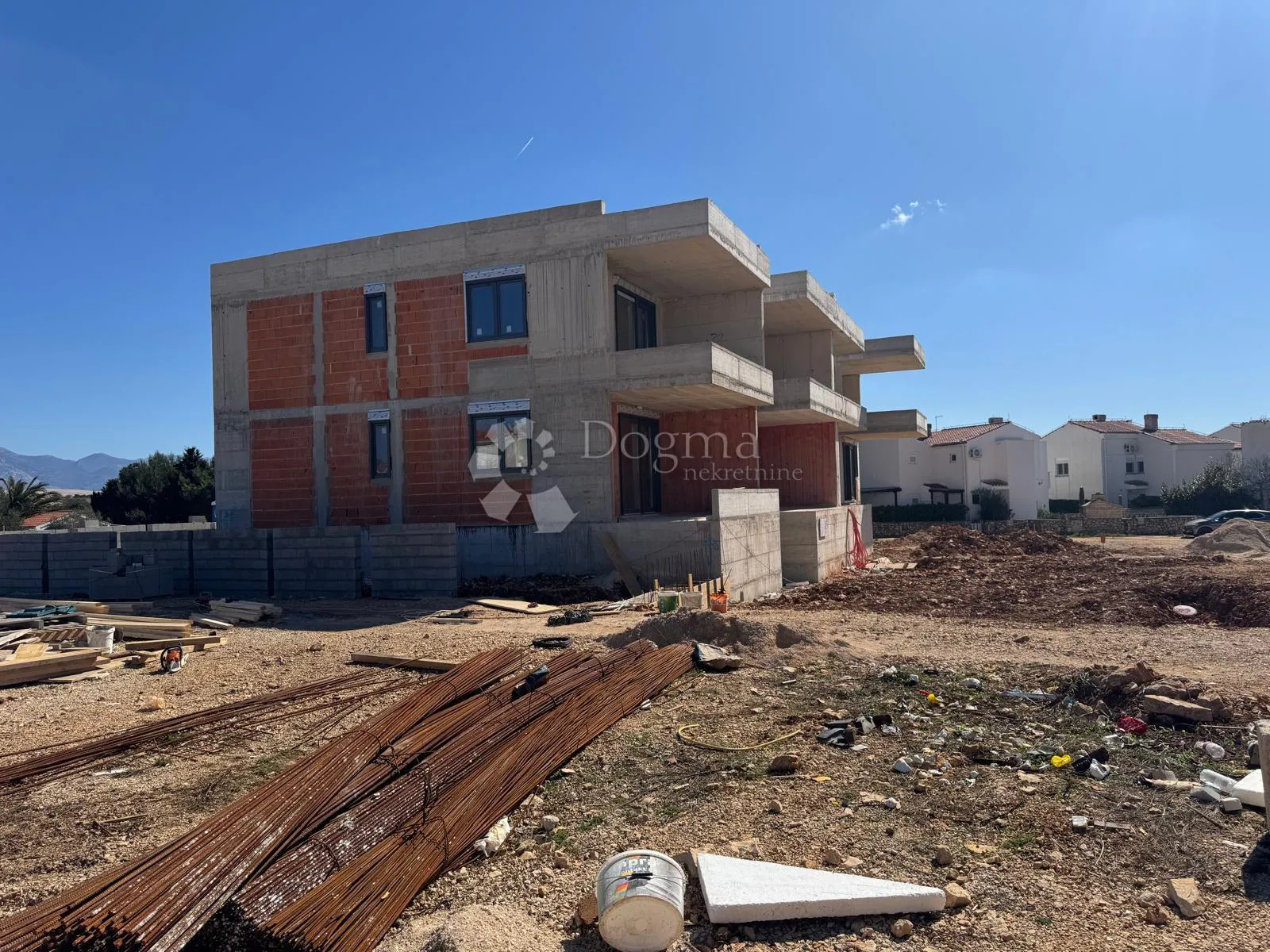 prodaje se apartman novalja gajac novogradnja s1 prizemlje - slika 18