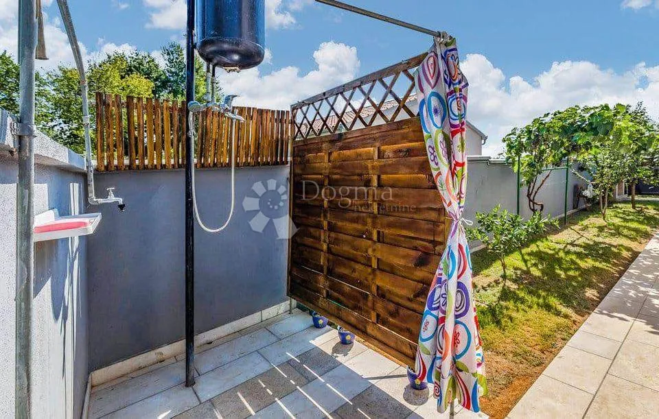 medulin, kuća sa dva apartmana na mirnoj lokaciji - slika 15
