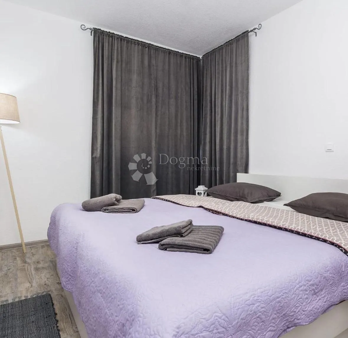 prodaje se kat kuće s dva moderno namještena apartmana centar vira - slika 22
