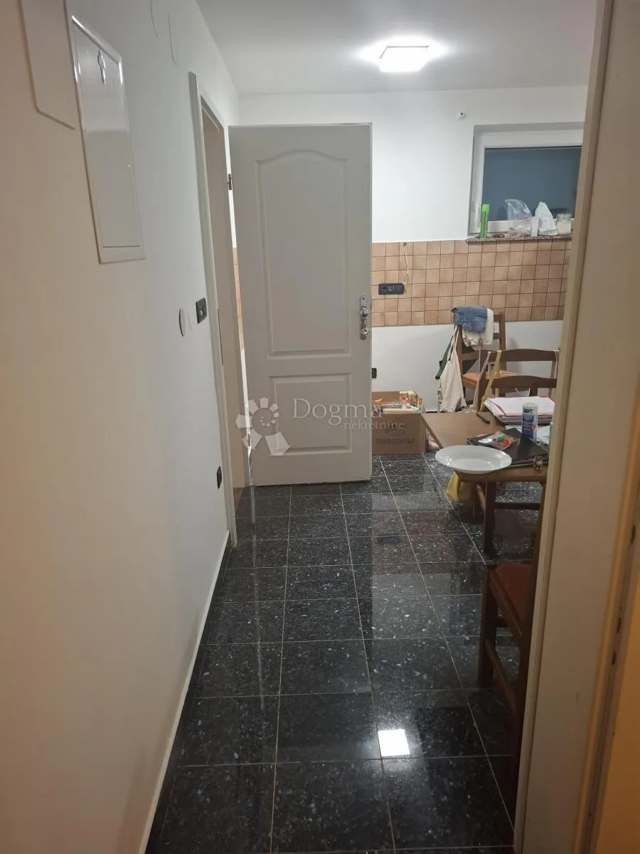 stan 130m od mora- povljana - slika 8