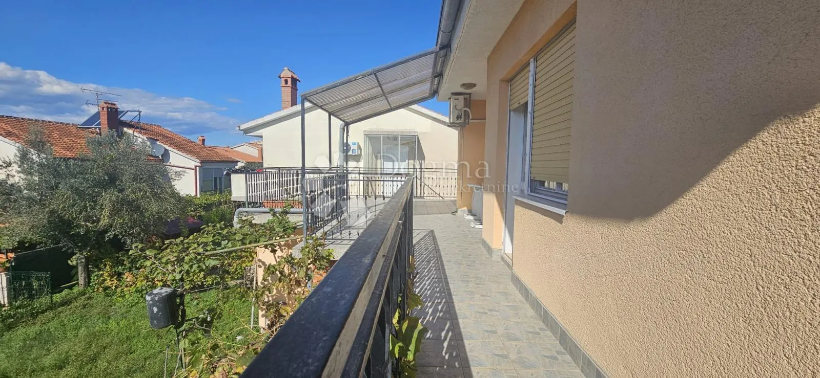 kuća sa 3 stana - slika 47