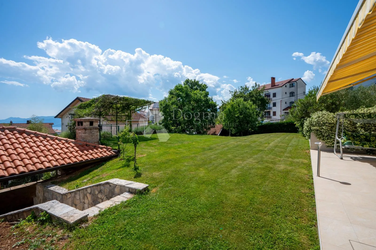 srdoči-240m2 više parkirna mjesta,okućnice 931m2 - slika 32