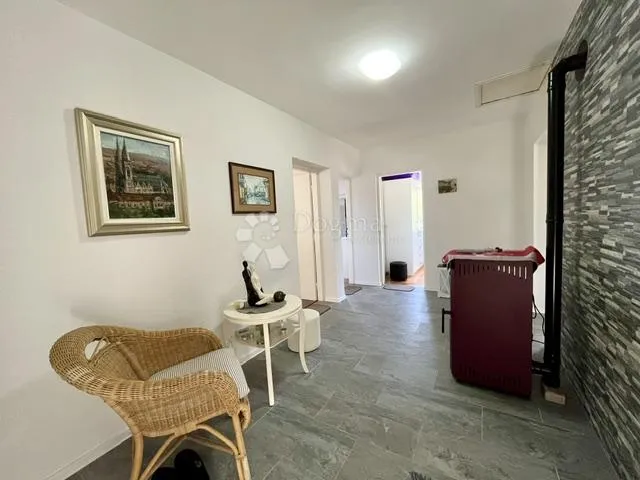 bribir,samostojeća kuća sa dva stana - slika 18