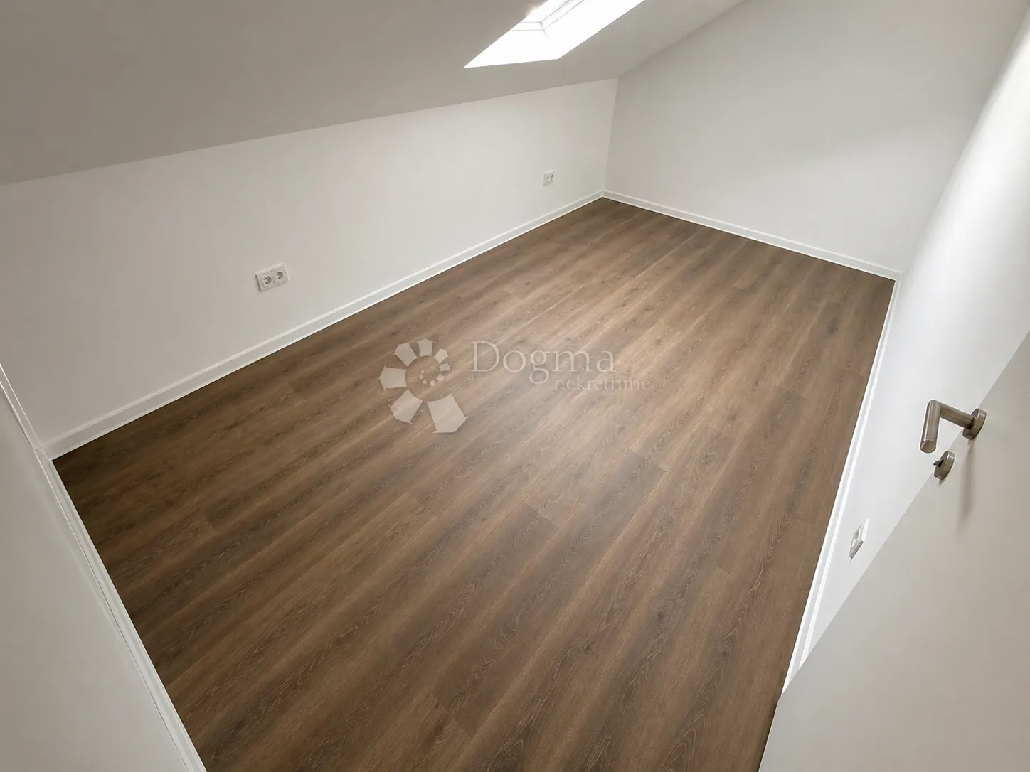 novo renoviran prazan penthouse, 95 m² + terasa s pogledom na grad - slika 5