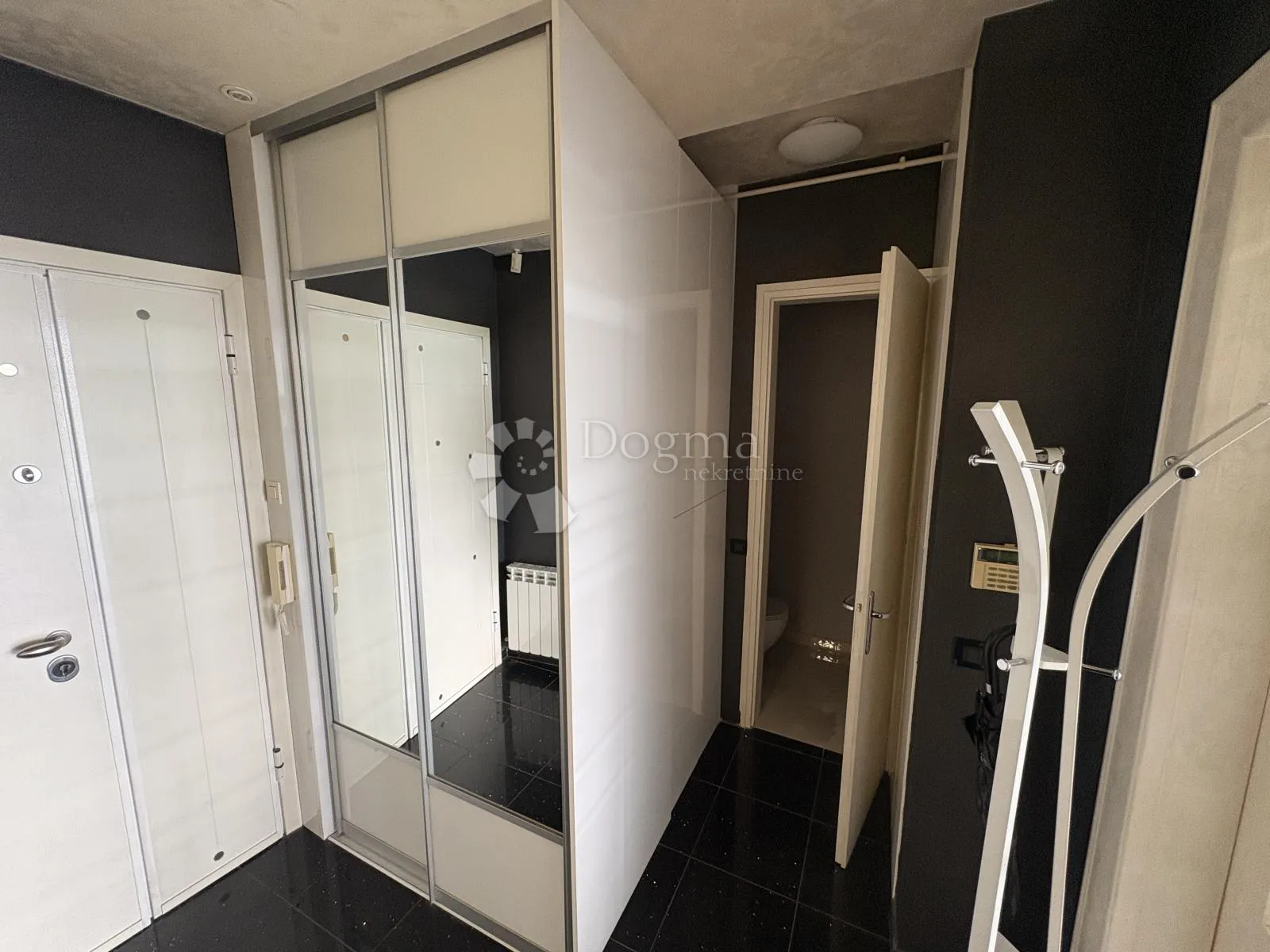 vrhovec 192 m² – panoramski pogled na zagreb, terase, garaža - slika 28