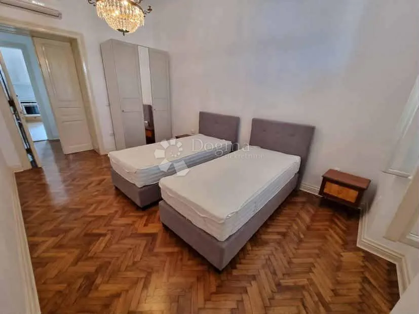 kompletno renoviran stan u samom centru pule – 93 m² s terasom - slika 11